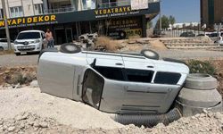 Otomobil altyapı çukuruna düştü: 5 yaralı