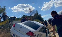 Balıkesir’de şarampole uçan araçta sıkışan 2 kişi yaralandı
