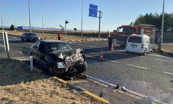 Kastamonu’da hafif ticari araç ile otomobil çarpıştı: 2 yaralı