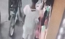 Elazığ’da küçük çocukların hırsızlığı kamerada