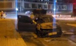 Nilüfer’de park halindeki otomobil alev aldı