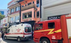 Kafede fritözden çıkan yangın paniğe neden oldu