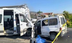 İzmir’de feci kaza: 1 ölü, 13 yaralı