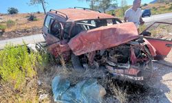 Antalya’da otomobiller kafa kafaya çarpıştı: 1’i ağır 6 yaralı