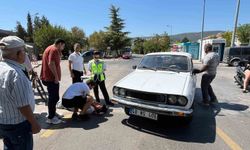 Otomobilin çarptığı motosikletli hamile kadın yaralandı