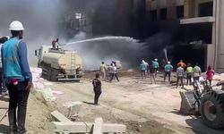 İnşaat halindeki bina alevlere teslim oldu