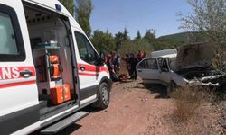 Kütahya’da kontrolden çıkan otomobil şarampole devrildi: 3 yaralı