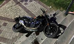 Yolun karşısına geçmeye çalışan yayalara motosiklet çarptı: 1’i ağır 4 yaralı