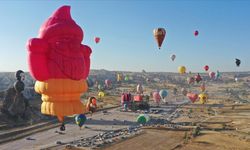 Kapadokya'da figürlü sıcak hava balonları gösteri uçuşu yaptı