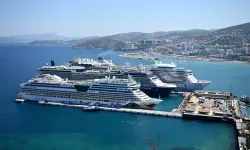 Kuşadası’na 5 kruvaziyer 10 bin 916 turist getirdi