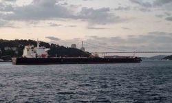 İstanbul Boğazı’nda arızalanan petrol tankeri demirlendi
