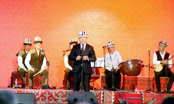 Türkiye'den İpek Yolu müzik topluluğu, Issık Göl'deki festivalde sahne aldı