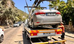 Fethiye-Ölüdeniz kara yolunda tatilciler yaklaşık 3 kilometrelik araç kuyruğu oluşturdu