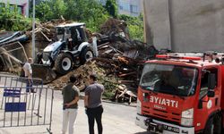 Sinop'ta yıkılma riski bulunan tarihi metruk bina çöktü
