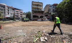 Balıkesir'deki depremde yıkılan binanın enkazı kaldırıldı