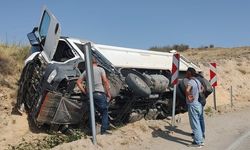 Ankara'da kontrolden çıkan kamyon devrildi: 1 yaralı