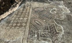 Mezar kazarken bulunan mozaikte içinde haç motifi bulunan "Davud Yıldızı" sembolü tespit edildi