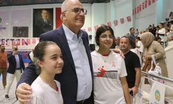 TVF Başkanı Üstündağ, Malatya'da çocukların voleybol antrenmanını izledi