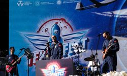 TEKNOFEST Mavi Vatan'da "Yüksek İrtifa" grubu konser verdi