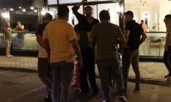 Önce motosikletle, sonra otomobille gelip kurşunladılar: Müşteriler büyük panik yaşadı