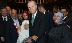 Cumhurbaşkanı Erdoğan, 92 yaşındaki Erzurumlu Şefika Taş ile görüştü