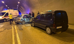 Gümüşhane'de tünelde iki otomobilin çarpıştığı kazada 5 kişi yaralandı