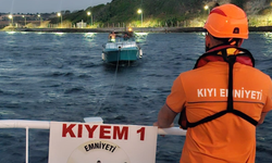 Çanakkale Boğazı’nda içinde 2 kişinin bulunduğu tekne kurtarıldı