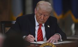 Trump, Çin'e yönelik yüksek tarifeleri 90 gün daha askıya aldı