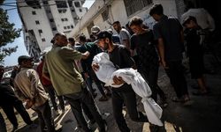 İsrail'in Gazze’deki saldırılarında insani yardım bekleyenlerin de aralarında olduğu 20 Filistinli hayatını kaybetti