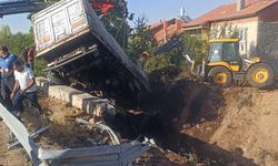 Konya’da otomobil tırla çarpıştı: 3 ölü