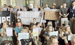 Hollanda'da diplomatlar ve memurlar, Gazze'deki soykırımı ve açlığı protesto etti