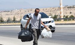 Karaman'da akademisyen "temiz çevre" farkındalığı için yol kenarındaki çöpleri topladı