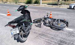 Motosikletlerin çarpıştığı kazada sürücüler yaralandı