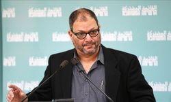 İsrailli milletvekili, Gazze'de soykırım yapıldığına dair yazıyı okuyunca Meclis kürsüsünden zorla indirildi
