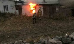 Kars’ta ev yangını kısa sürede söndürüldü