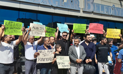 İzmir'de pazarcılardan Karabağlar Belediyesine katı atık ücreti tepkisi