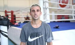 Milli boksör Tolga Kaya, dünya şampiyonluğu için yumruk sallıyor