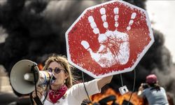 İsrailliler, hükümetin Gazze'ye saldırıları sona erdirmesi ve derhal anlaşma imzalaması talebiyle sokaklarda