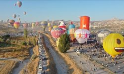 Kapadokya Balon Festivali'nin son gününde gökyüzünde görsel şölen sunuldu