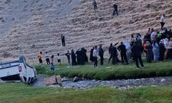 Van’da kamyonet uçuruma yuvarlandı: 6 yaralı