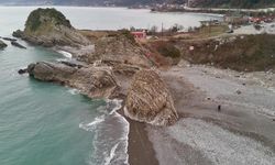 Sinop’ta olumsuz hava şartları nedeniyle denize girmek yasaklandı