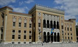 Vijecnica Kütüphanesi, Bosna Savaşı'nın canlı tanığı olarak ayakta