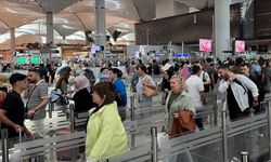 Her üç yolcudan ikisi İstanbul ve Antalya havalimanlarını kullandı