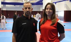 Antrenör babasının teşvikiyle başladığı tekvandoda şimdi sporcu yetiştiriyor