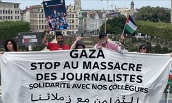 Brüksel'de uluslararası gazeteciler İsrail'in Gazze'de meslektaşlarını katletmesini protesto etti