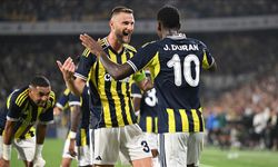 Fenerbahçe, UEFA Şampiyonlar Ligi 3. eleme turu rövanşında Feyenoord'u 5-2 mağlup ederek play-off turuna yükseldi.
