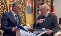 MHP Lideri Devlet Bahçeli’den Osmaniye Belediye Başkanı Çenet’e Nazar Boncuğu Hediyesi