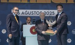 MHP Lideri Devlet Bahçeli’ye Malazgirt Zaferi Nişanı Takdim Edildi