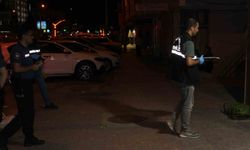 Husumetlileri çiçekçiyi dükkanında silahla yaralayıp kaçtı
