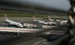 Londra'daki Heathrow Havalimanı'nın bir terminali tehlikeli madde şüphesiyle kapatıldı
